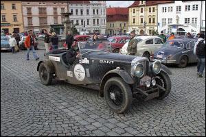 Na trati Winter Trialu spatříte legendární historické automobily (foto: L.Šalát)